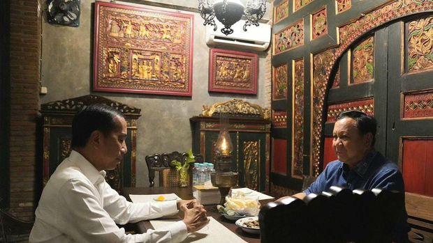 Prabowo dan Jokowi makan bersama di Angkringan Omah Semar, Solo, Jawa Tengah