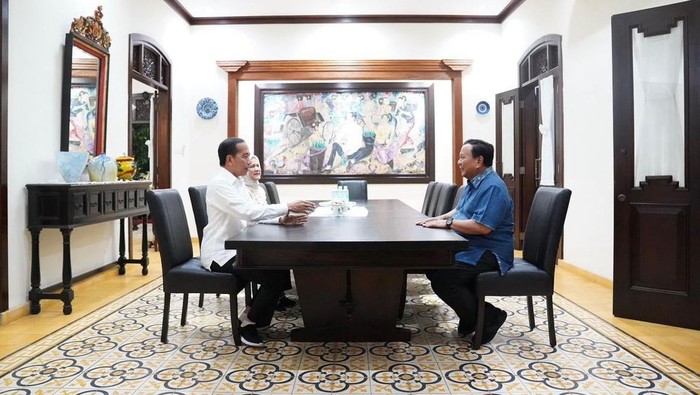 Prabowo unggah foto bertemu Jokowi dan Iriana