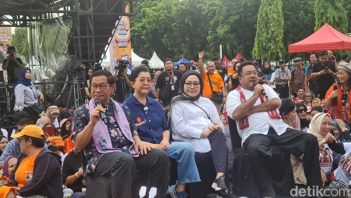 Pramono Anung dan Rano Karno sapa relawan di parkir timur GBK