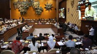 Dalam rapat kerja ini, Ketua Komisi V DPR Lasarus menyoroti tantangan mewujudkan program 3 juta rumah yang tidak mudah.  