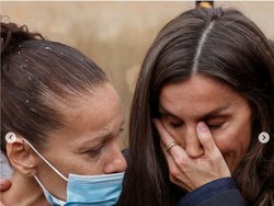 Potret Kesedihan Ratu Letizia Saat Kunjungi Korban Banjir, Dilempari Lumpur