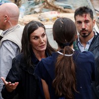 Namun dalam sebuah video yang diposting di akun Instagram keluarga kerajaan, Raja Felipe VI mengatakan bahwa dia memahami kemarahan dan frustrasi para korban banjir pada mereka. Foto: REUTERS/Eva Manez