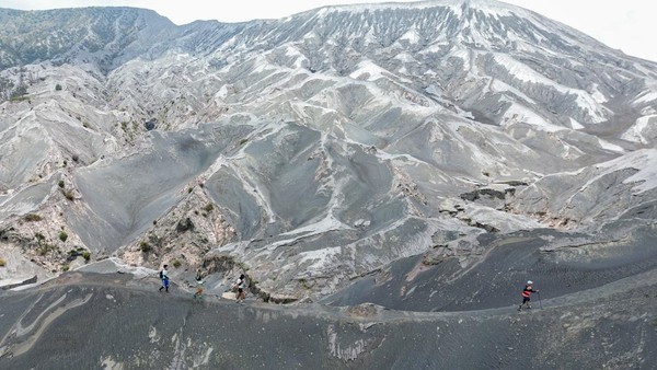 Ratusan Peserta Ikut Lomba Lari 170 Km Jelajahi Kawasan Bromo