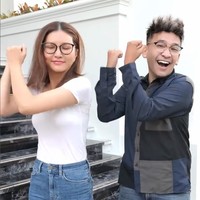 Terlihat masih sangat kompak, tak sedikit yang menyayangkan perceraian keduanya. Banyak yang kemudian mendoakan agar keduanya bisa kembali rujuk. Foto: TikTok/@Sarwendahofficial/@rubenonsuofficial