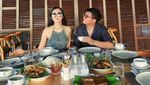 Seru! Aksi Denny Caknan Goreng Ikan Kali dan Makan di Rumah Soimah
