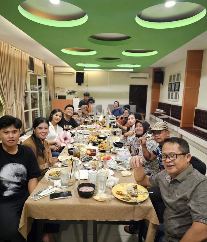Seru! Aksi Denny Caknan Goreng Ikan Kali dan Makan di Rumah Soimah