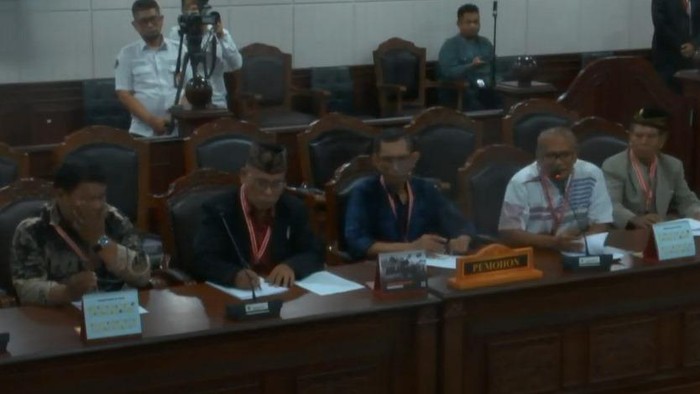 Sidang gugatan yang minta MK izinkan warga tak beragama (dok. YouTube MK)