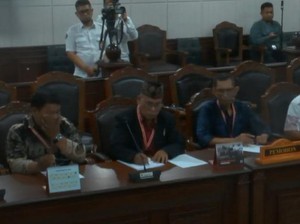 Indra-Raymond Perbaiki Gugatan Boleh Tak Beragama, Minta MK Khususkan KTP Aceh