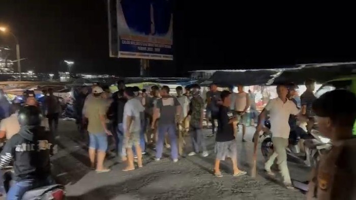 Suasana di Pasar Mardika Ambon usai jukir dibacok.