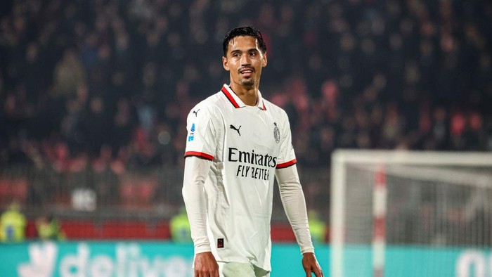 MONZA, ITALY - NOVEMBER 02: Tijjani Reijnders of AC Milan looks on during the Serie A match between Monza and AC Milan at U-Power Stadium on November 02, 2024 in Monza, Italy. (Photo by Giuseppe Cottini/Getty Images)