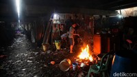 Badan Pusat Statistik (BPS) mencatat jumlah penduduk miskin di Indonesia mencapai 9,03 persen atau 25,22 juta orang per Maret 2024. Angka ini turun jika dibandingkan dengan Maret 2023 yang mencapai 9,56 persen atau 25,9 juta orang.  