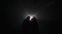 Pengunjung dapat menikmati semua keindahan yang ditawarkan dari instalasi lampu tersebut.