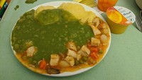 Menu makanan di rumah sakit Inggris tampak menyeramkan karena saus hijau dan tampilan asal-asalan. Foto: Pool/Site