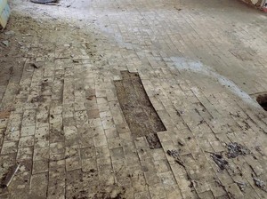 Lantai Keramik Ambles, Bisa Jadi Ini 4 Penyebabnya!