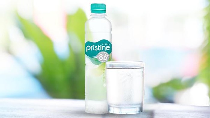 Air minum dalam kemasan Pristine.