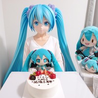 Pria 41 tahun tersebut jatuh cinta kepada Miku sejak 2007 ketika karakter tersebut dirilis. Saat itu, Akihido sedang di-bully di tempat kerja sampai ia harus cuti panjang karena sakit. Foto: Instagram Akihido Kondo