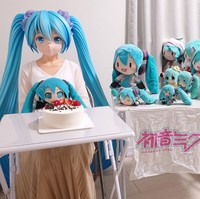 Aku menikahi Hatsune Miku, yang kini tinggal di rumah. Sekitar 15 tahun lalu, aku dirundung di tempat kerja dan mengambil cuti, tapi berkat dia aku bisa kembali bekerja. Dia telah menyelamatkanku. Aku mencintai Hatsune Miku. Aku sangat bahagia, tulisnya di Twitter.Foto: Instagram Akihido Kondo