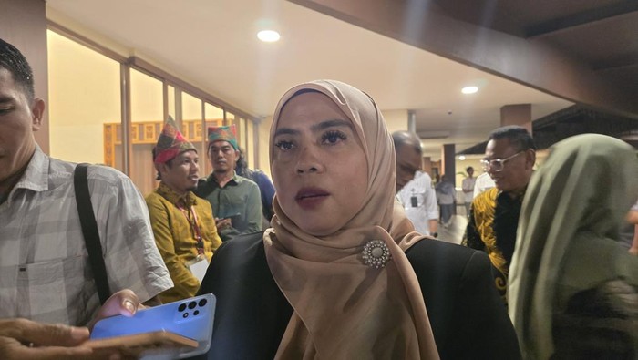 Anggota KPU RI Betty Epsilon di Merumatta Hotel Senggigi, Lombok Barat pada Senin (4/11/2024) malam. (Helmy Akbar / detikBali)