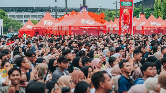 Antusiasme pengunjung yang hadir di Pucuk Coolinary Festival di Gelora Bung Karno, Parkir Timue Senayan, 2-3 November 2024