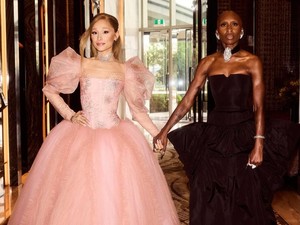 Ariana Grande Ungkap Alasan Sering Sentuh Cynthia Erivo di Promo Wicked 2