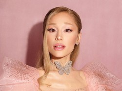 Momen Ariana Grande Terkesima Dapat Kipas Batik dari Marion Jola