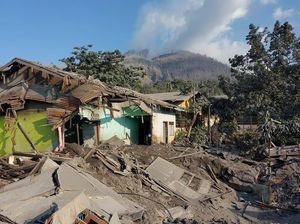 Status Awas Gunung Lewotobi Laki-laki hingga Nasib Ribuan Pengungsi