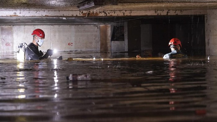 Banjir Bandang melanda sejumlah wilayah di Spanyol. Salah satunya basement yang ada di Paiporta, dekat Valencia, Spanyol.