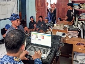 Momen Ratusan Warga Baduy Lakukan Perekaman e-KTP Jelang Pilkada Banten