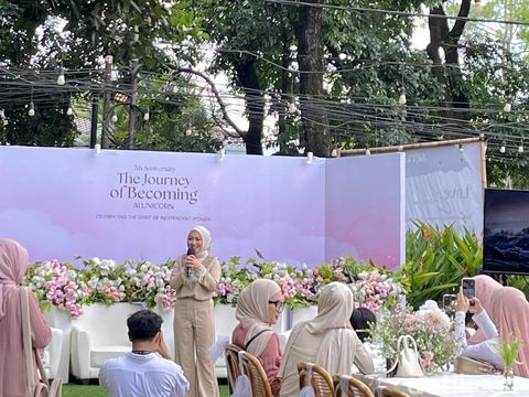 Brand hijab dan busana muslim asal Bandung menggelar trunk show dengan teknik origami yang unik. Brand hijab dan busana muslim asal Bandung menggelar trunk show dan mengeluarkan koleksi dengan teknik origami yang unik.