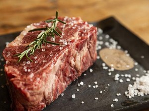 5 Makanan Ini Lebih Enak Jika Ditaburi Garam Sebelum Dipanggang