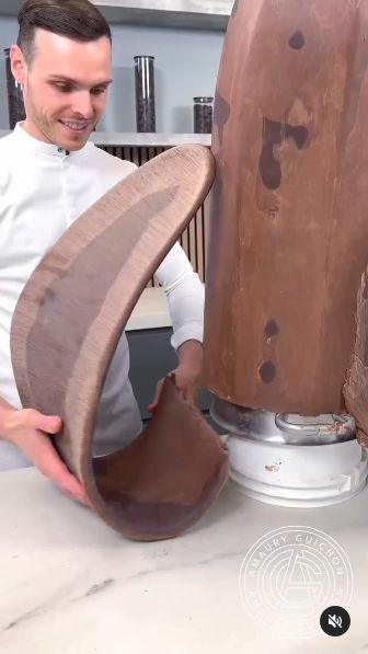 chef Amaury Guichon bikin cokelat pisang 1,7 meter