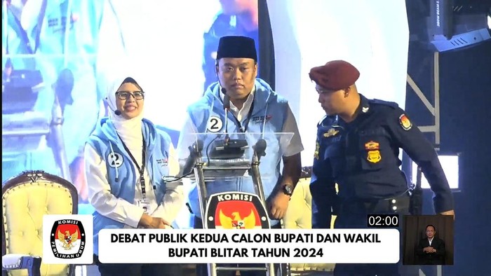 Debat Pilbup Blitar dihentikan