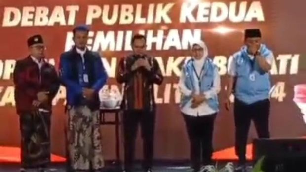 Debat Pilbup Blitar dihentikan