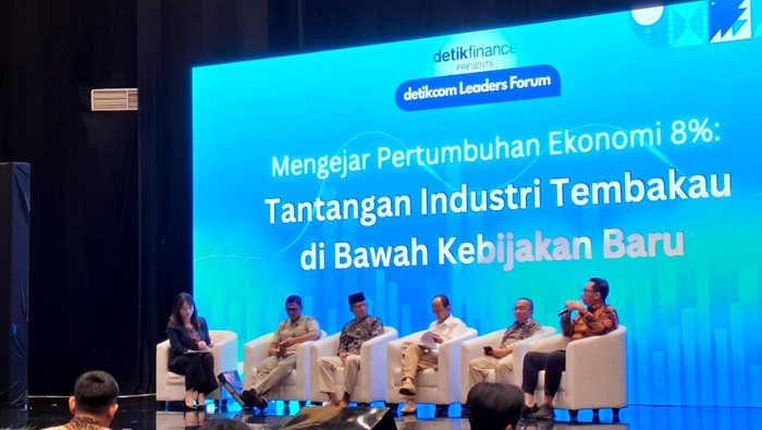 Federasi Serikat Pekerja Rokok Tembakau Makanan dan Minuman Serikat Pekerja Seluruh Indonesia (FPS RTMM SPSI) menilai aturan tersebut memicu gelombang pemutusan hubungan kerja (PHK).