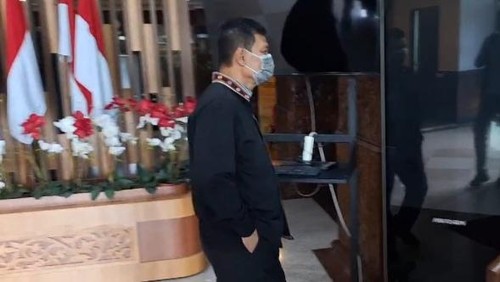 Edward Tannur saat mendatangi gedung Kejati Jatim di Surabaya