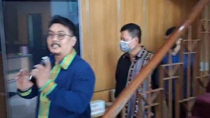 Edward Tannur saat mendatangi gedung Kejati Jatim di Surabaya