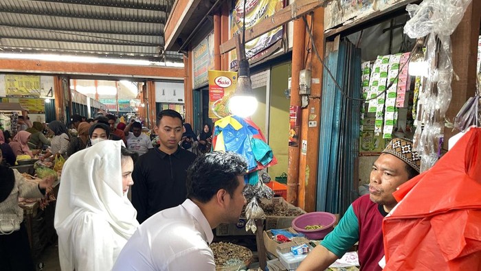 Emil-Arumi di Pasar Babat Lamongan