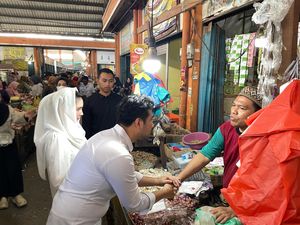 Khofifah-Emil Didoakan Pedagang Pasar Babat Pimpin Jatim 2 Periode