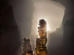 Melongok ke Dalam Gua Terbesar di Dunia Hang Son Doong, Merinding!