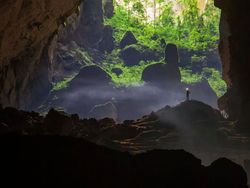 Melongok ke Dalam Gua Terbesar di Dunia Hang Son Doong, Merinding!