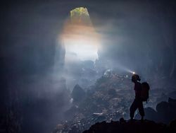 Melongok ke Dalam Gua Terbesar di Dunia Hang Son Doong, Merinding!