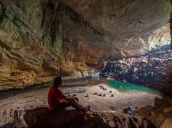 Melongok ke Dalam Gua Terbesar di Dunia Hang Son Doong, Merinding!