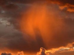 Kumpulan Penampakan Virga, Fenomena Hujan Melayang