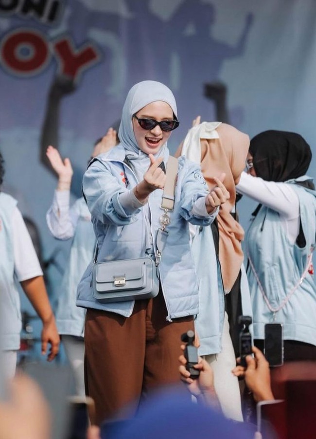 Melansir detikhot, Inara sendiri rupanya kini sudah kembali memiliki kekasih. Hal tersebut diungkapkannya saat ditemui di kawasan Limo, Depok, Jawa Barat pada Jumat (1/11/24). Pasangan sih, ya mohon doa aja (untuk pasangan baru), tapi nggak mau di publish, terang Inara. Foto: Instagram/@mommy_starla