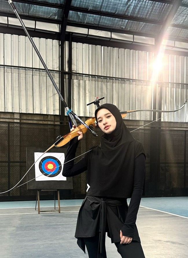 Meski masih menyembunyikan identitas kekasih dari publik, namun Inara mengaku jika keluarga dan anak-anaknya sudah mengetahui tentang pasangan barunya tersebut. Foto: Instagram/@mommy_starla