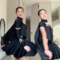 Cosplay mengenakan kostum yang sama saat Halloween, Jennifer dan Kiyomi disebut bak kembar. Tak sedikit yang juga mengaku iri melihat kedekatan Jennifer dan Kiyomi yang terlihat begitu mengasyikkan. Foto: Instagram/@kiyomisuebachdim