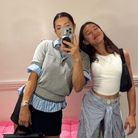 Sudah semakin besar, Kiyomi juga sudah bisa membantu sang mama untuk mengurus kedua adiknya yang masih kecil. Tampaknya pasangan ibu dan anak ini memang kompak dalam segala hal. Foto: Instagram/@kiyomisuebachdim