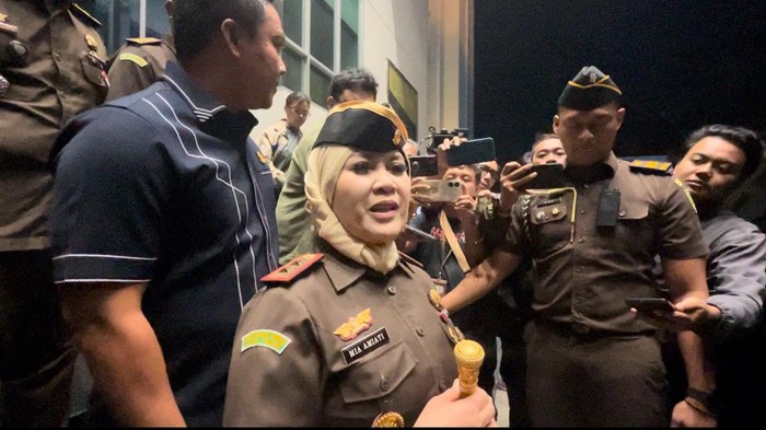 Kajati Jatim Mia Amiati