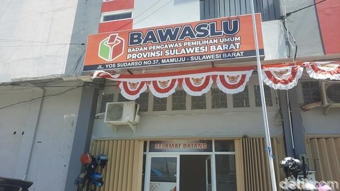 Kantor Bawaslu Sulawesi Barat.