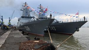 Kapal Perang Rusia Merapat ke di Pelabuhan Tanjung Perak, Mau Apa?